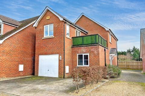 3 bedroom detached house for sale, Avonside Court, Ringwood
