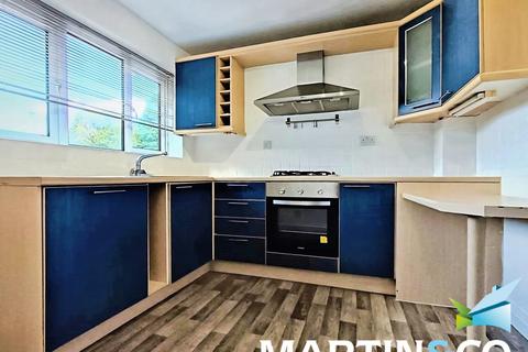 3 bedroom townhouse to rent, Cliff Park Avenue, West Yorkshire WF1