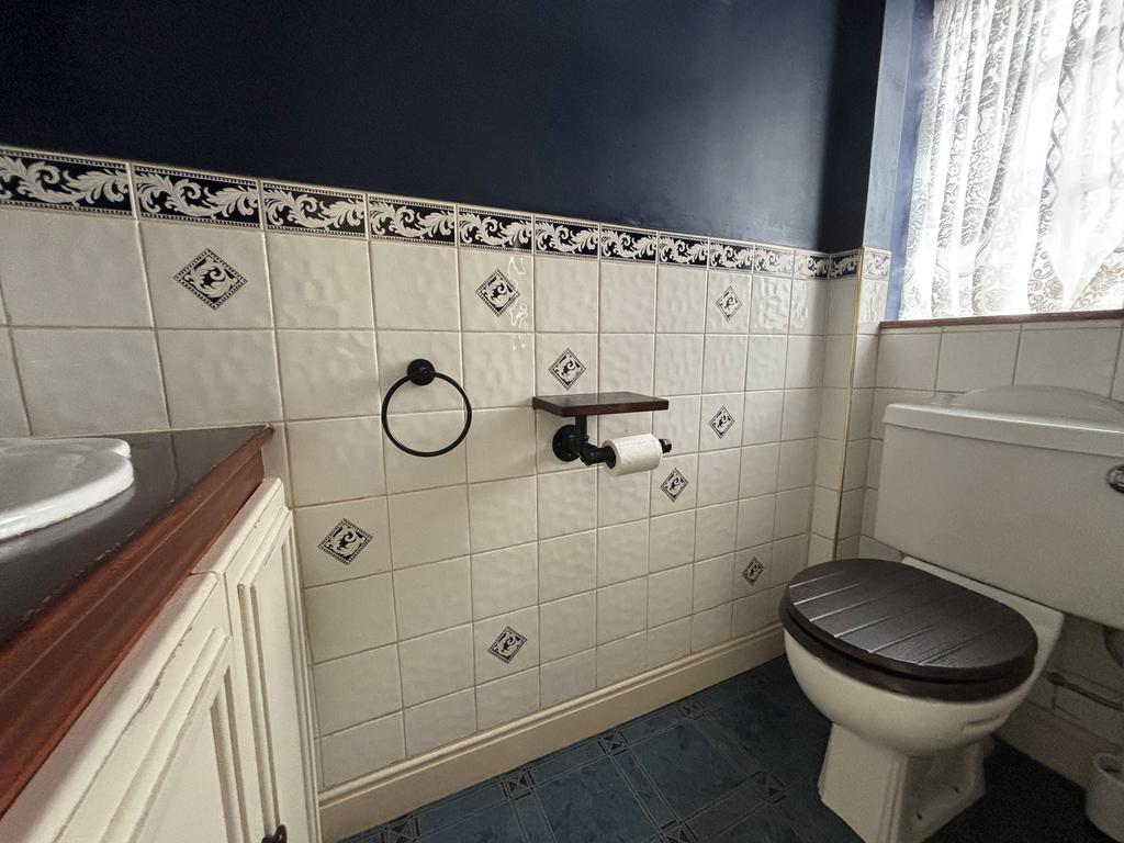 Cloakroom/wc