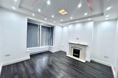 3 bedroom house to rent, Crompton Way, Bolton, BL2