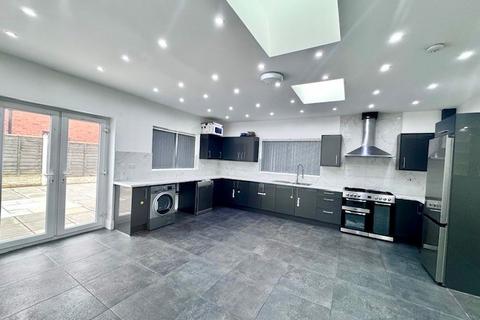 3 bedroom house to rent, Crompton Way, Bolton, BL2