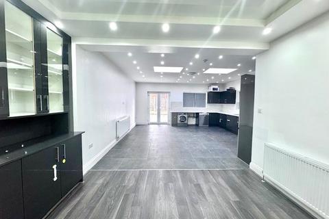 3 bedroom house to rent, Crompton Way, Bolton, BL2