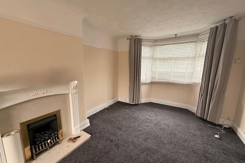 3 bedroom semi-detached house to rent, Flixton Drive, Wistaston