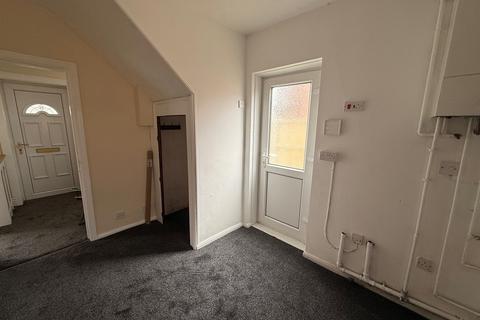 3 bedroom semi-detached house to rent, Flixton Drive, Wistaston