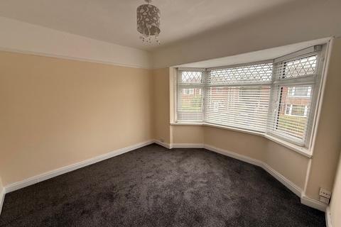 3 bedroom semi-detached house to rent, Flixton Drive, Wistaston
