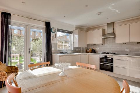 3 bedroom end of terrace house for sale, Woodlands Park Drive, Great Dunmow