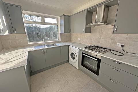 4 bedroom semi-detached house to rent, The Gardens, West Sussex BN42