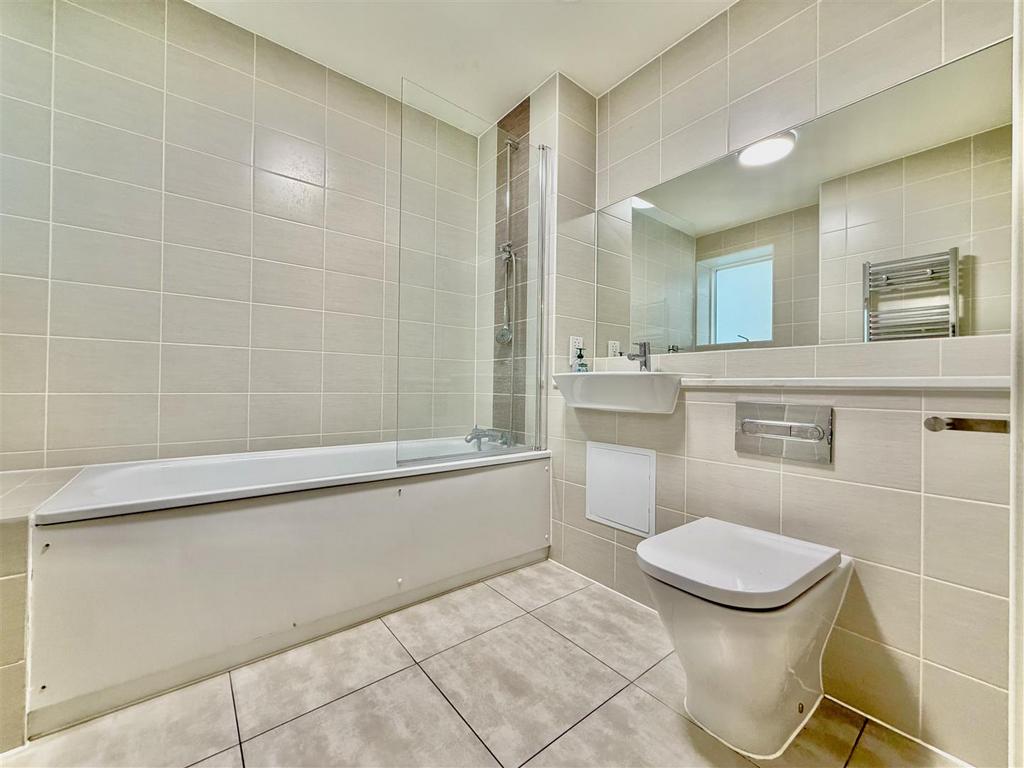 Family Bathroom/ WC