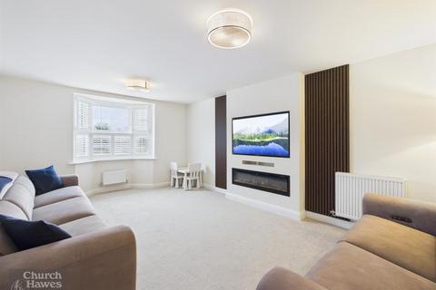 4 bedroom detached house for sale, Manor Way, North Fambridge,
