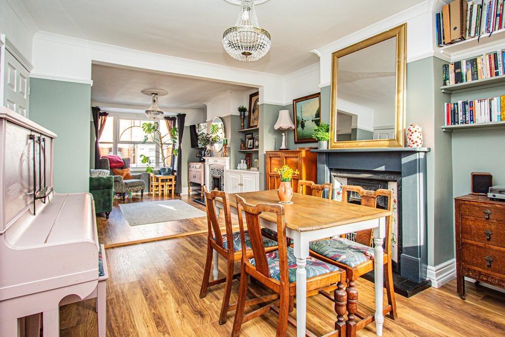 Lounge/Dining Room