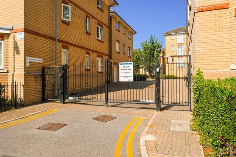 1 bedroom apartment for sale, Alveston Square, South Woodford