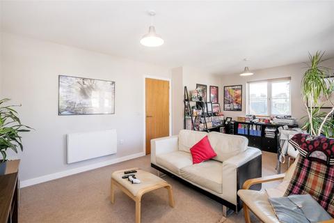 1 bedroom apartment for sale, Alveston Square, South Woodford