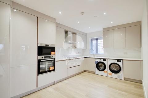 2 bedroom apartment to rent, High Street, Langley SL3
