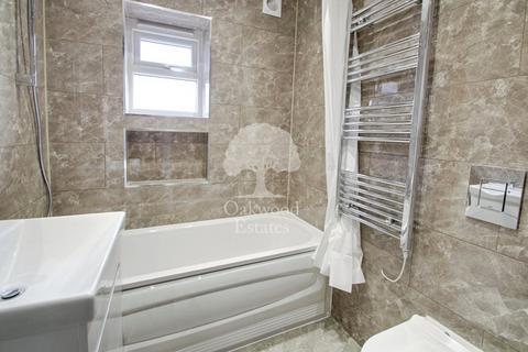2 bedroom apartment to rent, High Street, Langley SL3