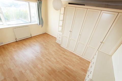 4 bedroom flat to rent, Bramley Road, London N14