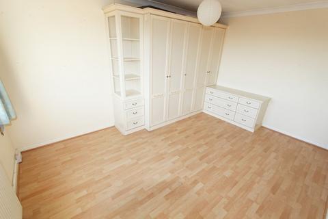 4 bedroom flat to rent, Bramley Road, London N14