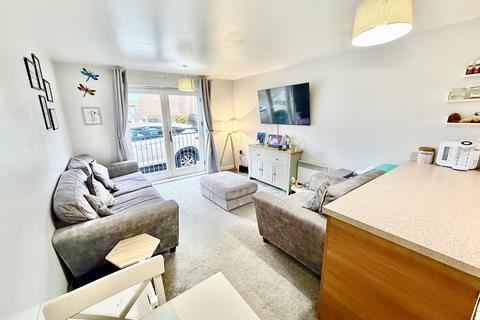 2 bedroom ground floor flat for sale, Searle Drive, Gosport PO12