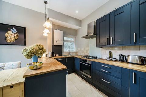 2 bedroom flat for sale, Rowfant Road, London SW17