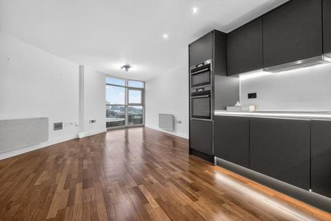2 bedroom apartment to rent, Altolusso, Bute Terrace, Cardiff