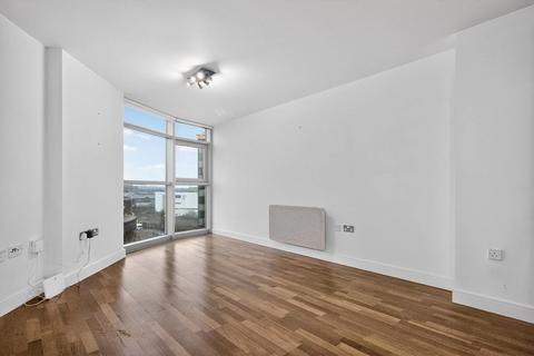 2 bedroom apartment to rent, Altolusso, Bute Terrace, Cardiff