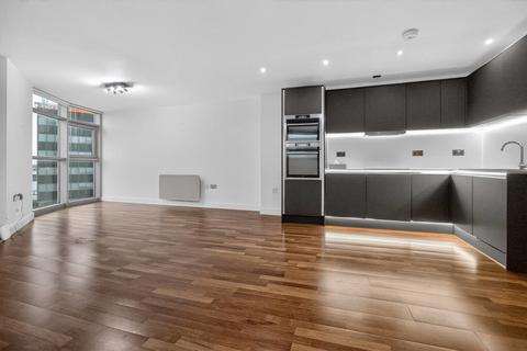 2 bedroom apartment to rent, Altolusso, Bute Terrace, Cardiff