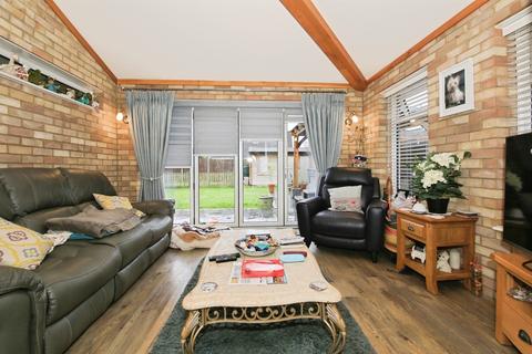 3 bedroom detached house for sale, Peterborough Road, Whittlesey, Peterborough