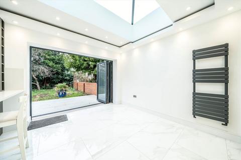 undefined, Elmsworth Avenue, Hounslow TW3