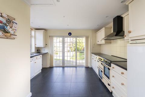 2 bedroom detached house for sale, Old Reigate Road, Betchworth
