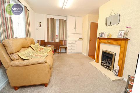 3 bedroom semi-detached house for sale, Laburnum Grove, Doncaster DN12