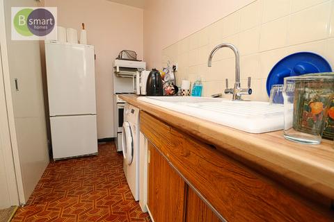 3 bedroom semi-detached house for sale, Laburnum Grove, Doncaster DN12