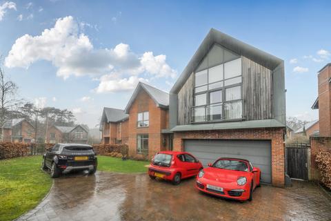 5 bedroom detached house for sale, Vickers Close, Longcross