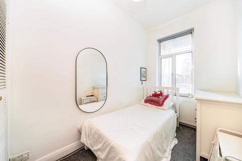 2 bedroom flat to rent, Peckham Rye, London SE22