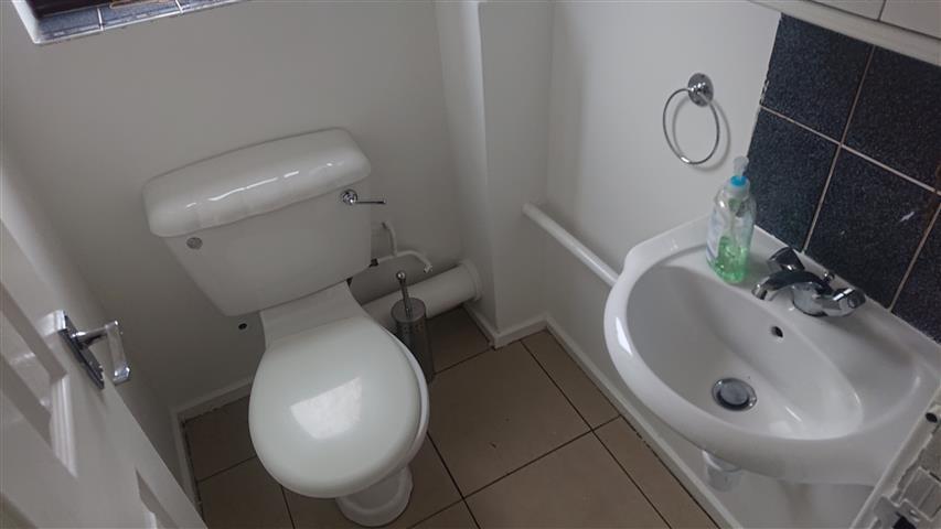 Cloakroom/wc