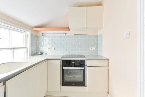 3 bedroom flat to rent, Ballater Road, Clapham, London, SW2