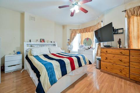 3 bedroom terraced house for sale, Coleman Road, Camberwell, London, SE5