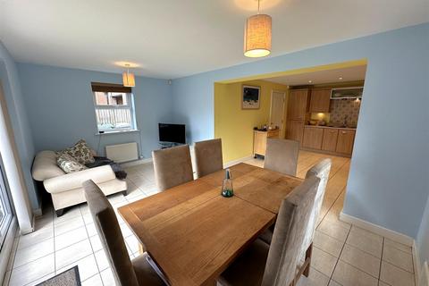 undefined, Marron Close, Fernwood, Newark