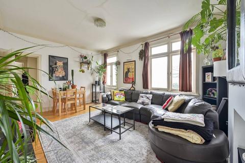 2 bedroom flat to rent, Merton Road, Wandsworth, London, SW18