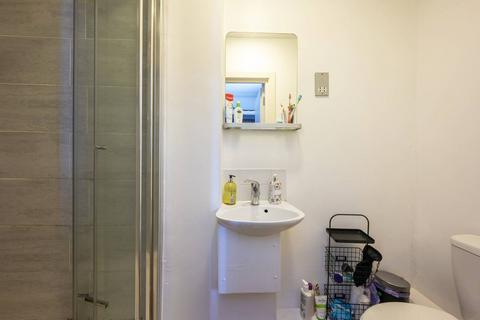 2 bedroom flat to rent, Merton Road, Wandsworth, London, SW18