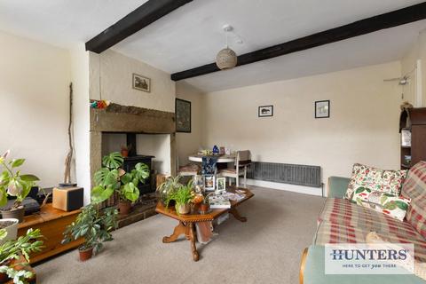 4 bedroom terraced house for sale, Leafield Place, Yeadon, Leeds