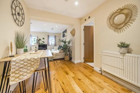 2 bedroom flat to rent, Worple Road, Wimbledon, London, SW19