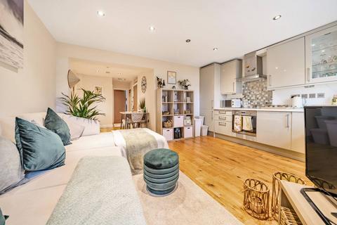 2 bedroom flat to rent, Worple Road, Wimbledon, London, SW19