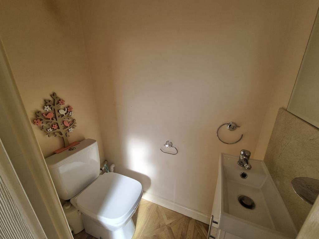 Cloakroom/wc