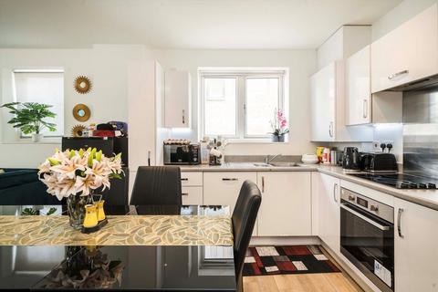 2 bedroom flat to rent, Ridding Lane, Greenford UB6