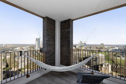 3 bedroom flat for sale, 8 Drydock Square, Barking, IG11