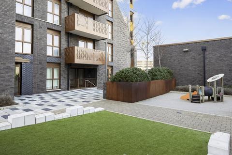 3 bedroom flat for sale - 8 Drydock Square, Barking, IG11