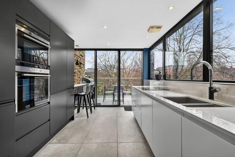 4 bedroom flat for sale, Pearman Street, London