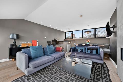 4 bedroom flat for sale, Pearman Street, London