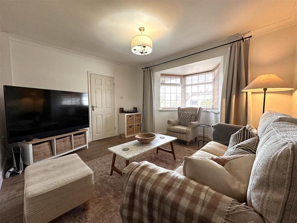 Bay-Fronted Lounge 859