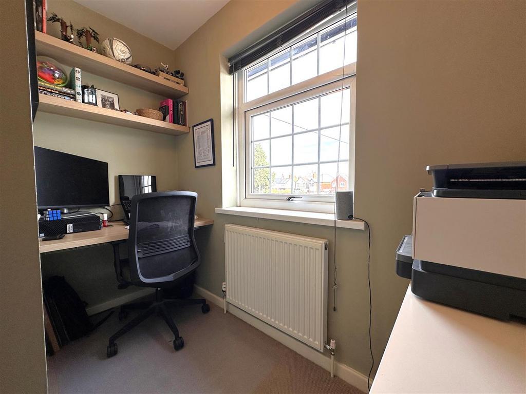 First Floor Study Area 825