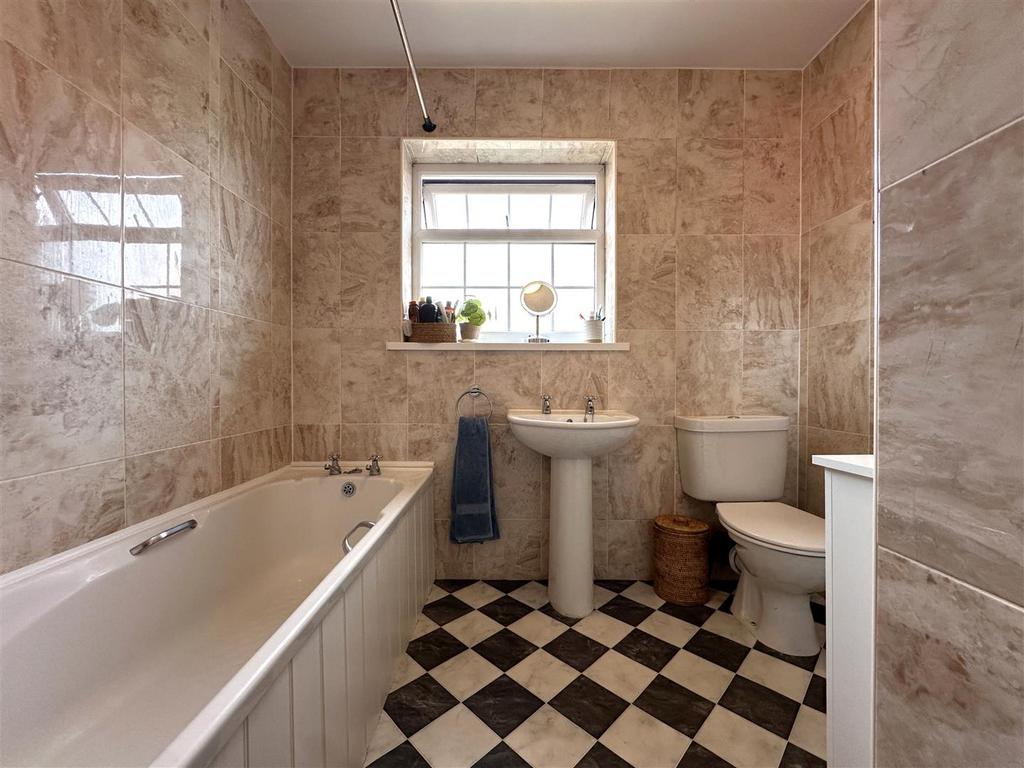 Modern Family Bathroom 838